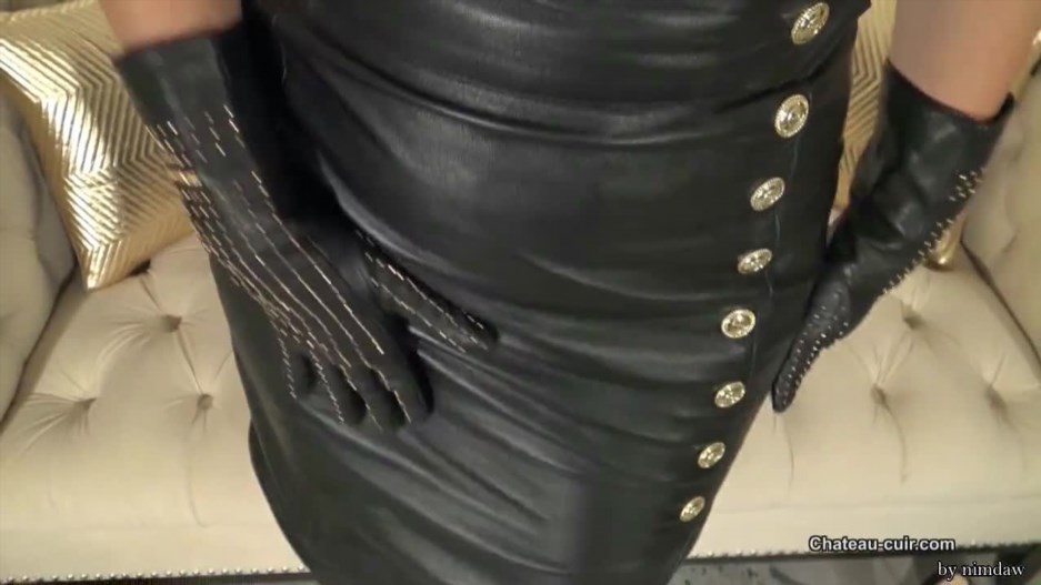 Chateau-Cuir – Cum polish my black leather skirt JOI